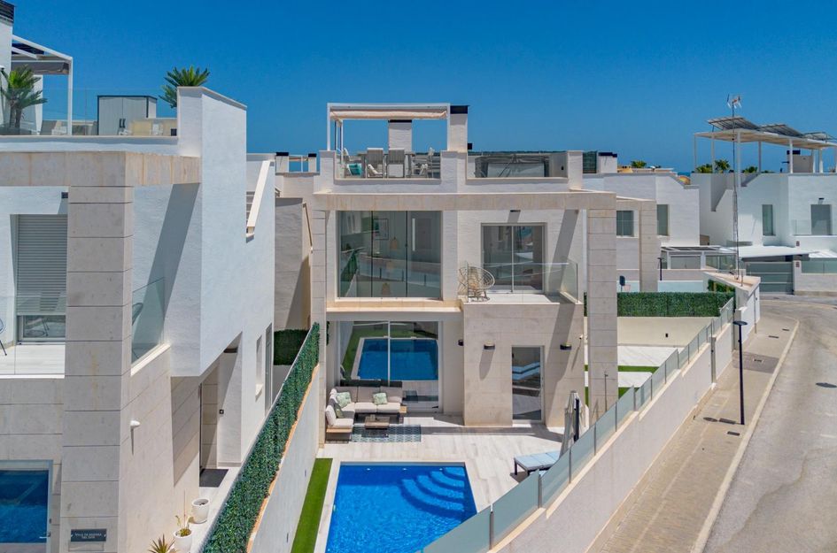 Villa in Res. Las Filipinas