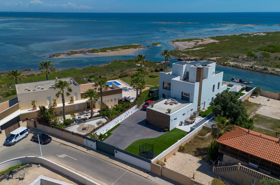 Villa in Santiago de la Ribera