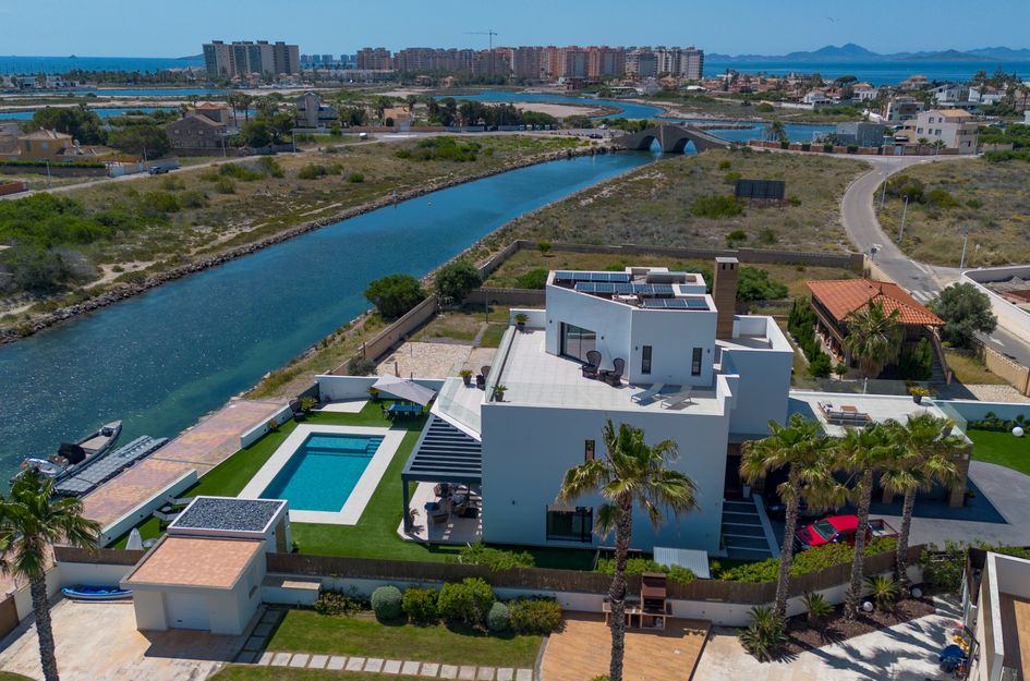 Villa in Santiago de la Ribera