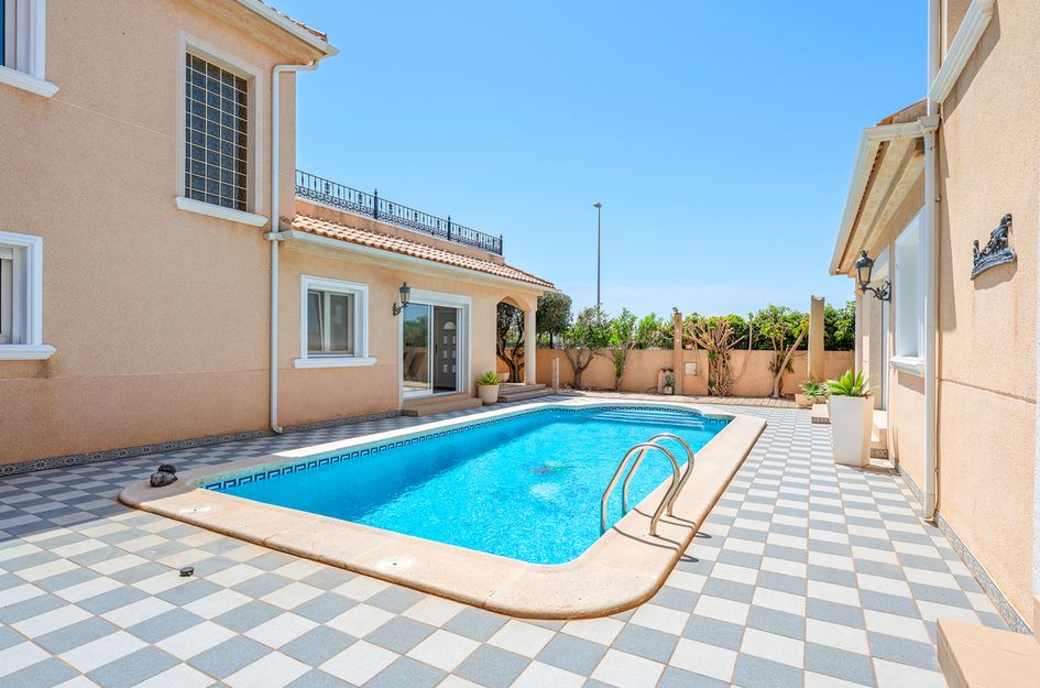 Villa in Torre de la Horadada