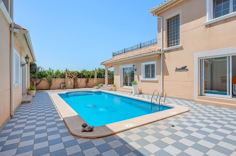 Villa in Torre de la Horadada