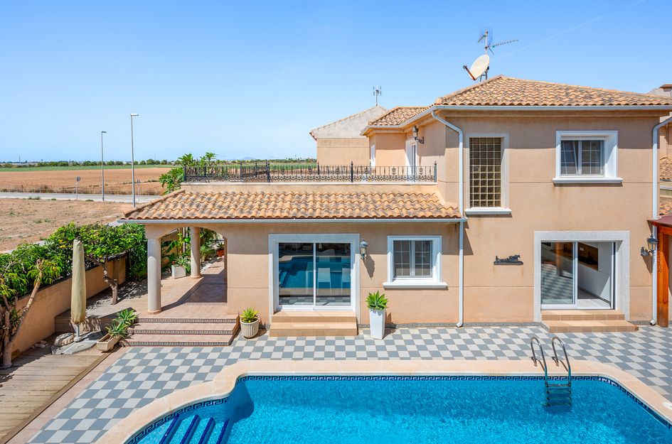 Villa in Torre de la Horadada