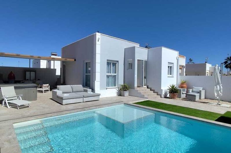 Villa in Jerónimo y Avileses