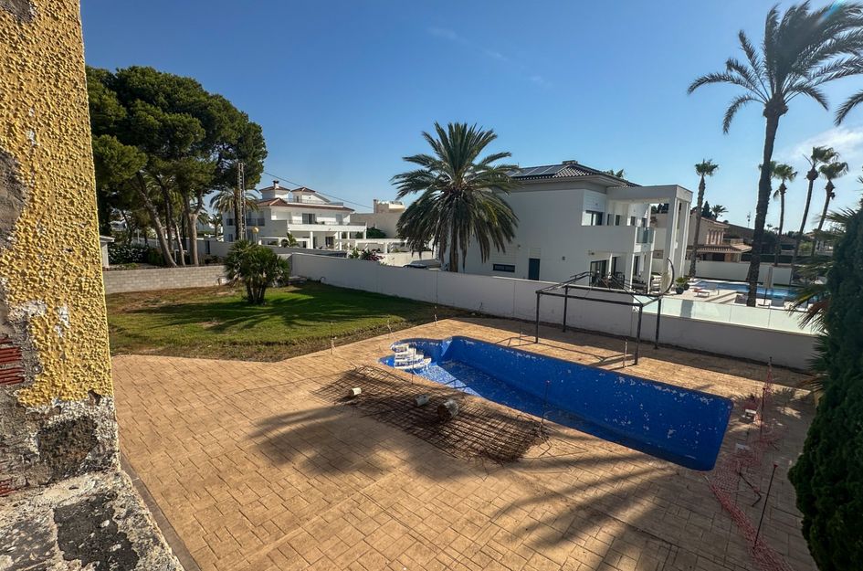 Villa in Cabo Roig