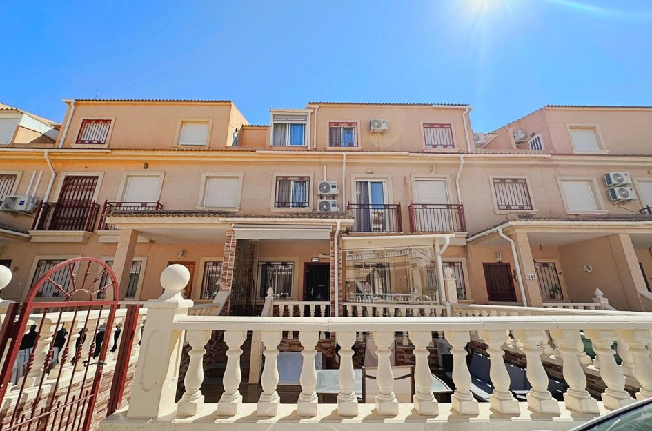 Halfvrijstaand in Dehesa de Campoamor