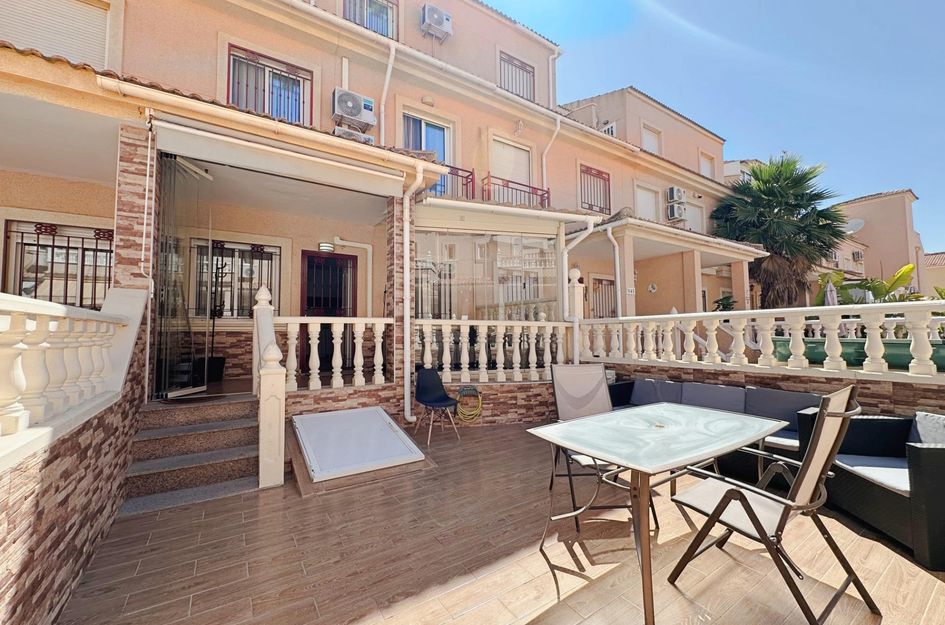 Halfvrijstaand in Dehesa de Campoamor