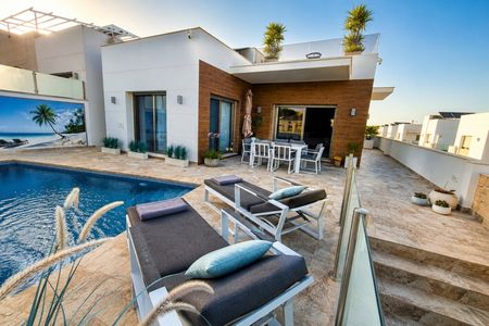 Villa in Res. Las Filipinas