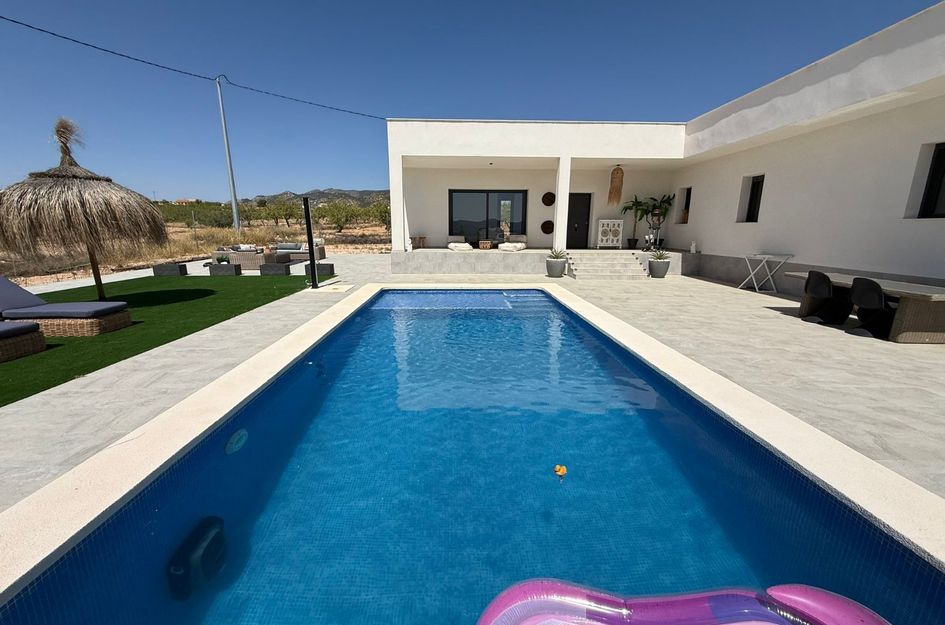 Villa in El Pinós