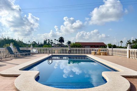 Villa in Almajal