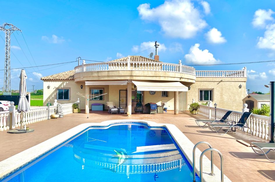 Villa in Almajal