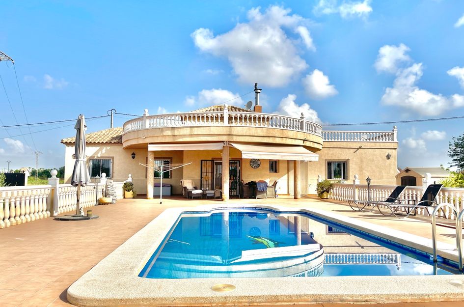 Villa in Almajal