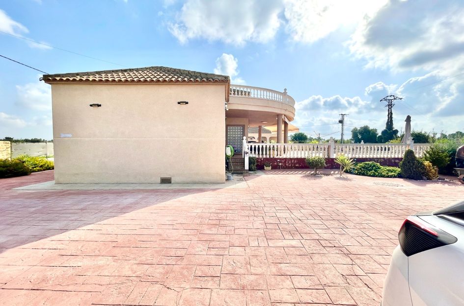 Villa in Almajal