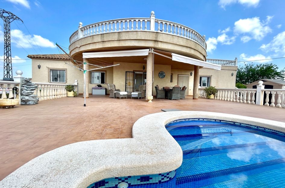 Villa in Almajal