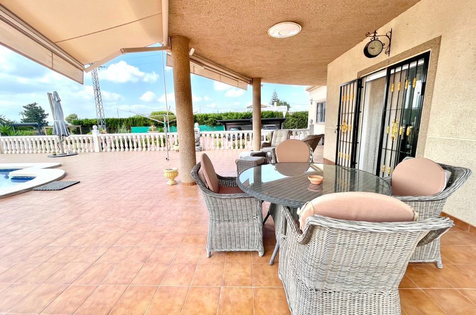 Villa in Almajal