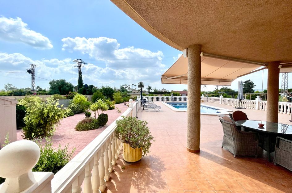 Villa in Almajal