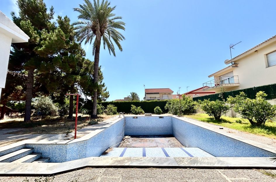Villa in Santiago de la Ribera