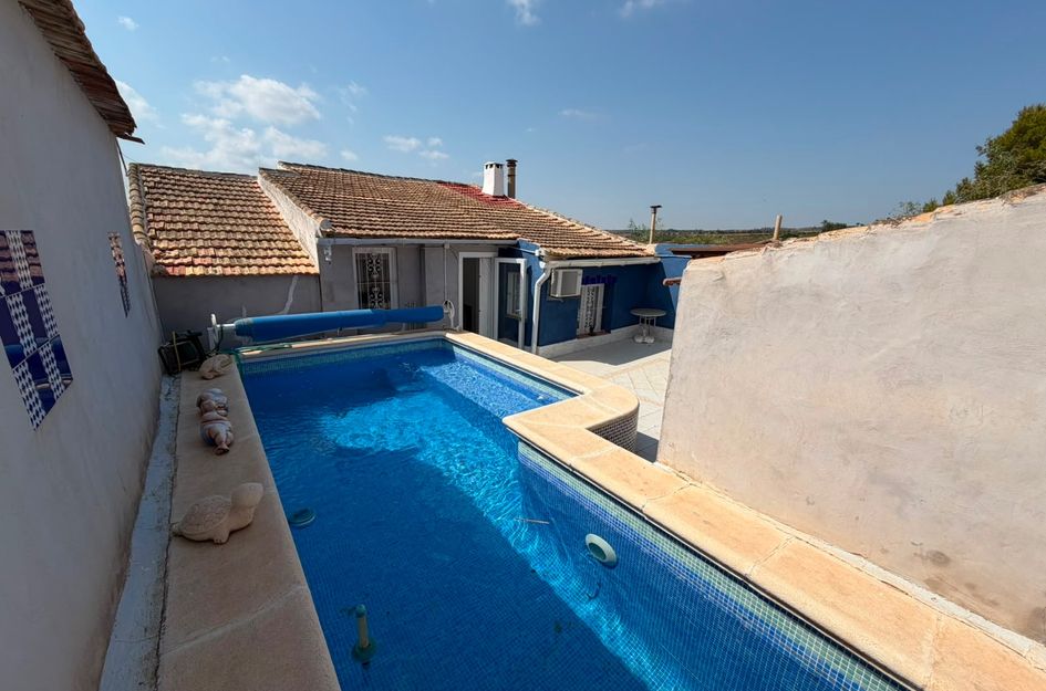 Villa in Desemparats