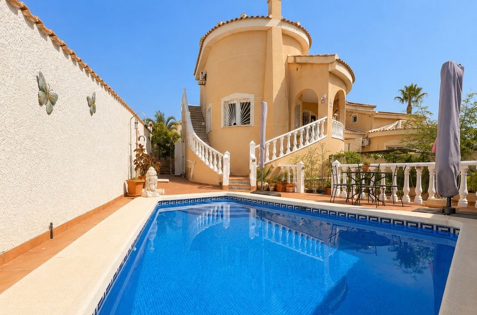 Villa in Quesada