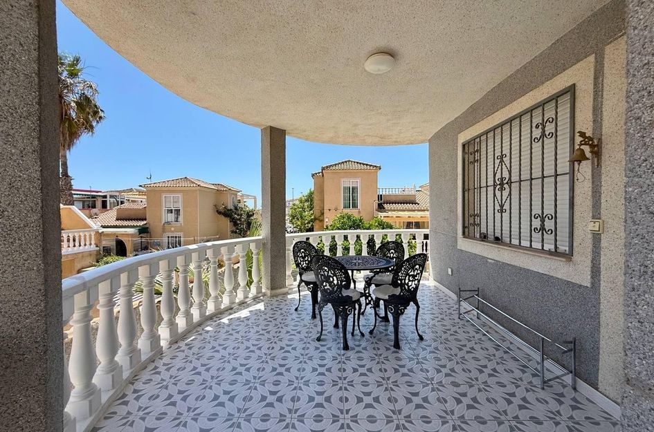 Villa in Los Almendros