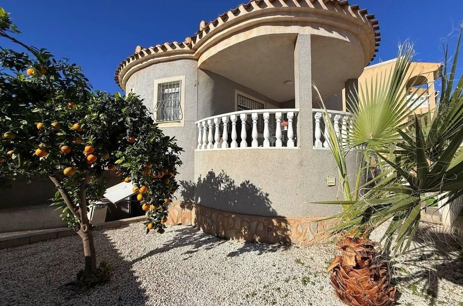 Villa in Los Almendros