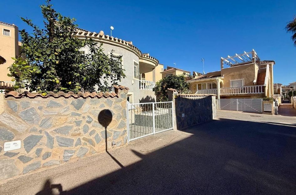 Villa in Los Almendros