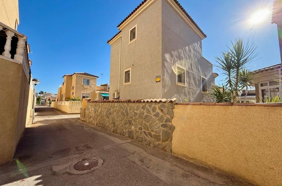 Villa in Los Almendros