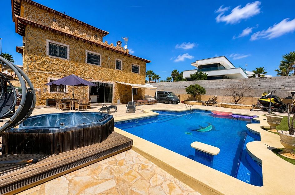 Villa in La Marina