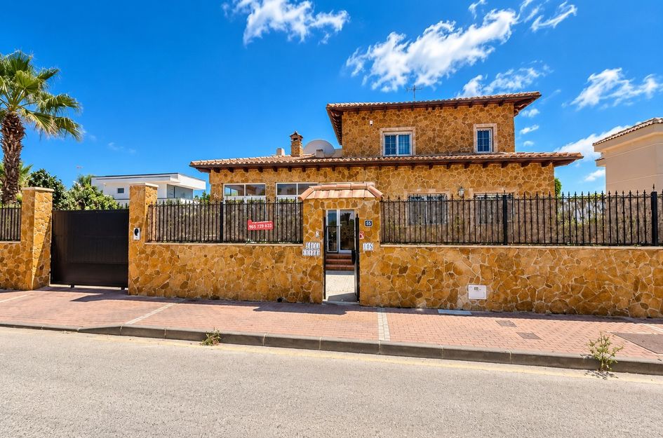Villa in La Marina