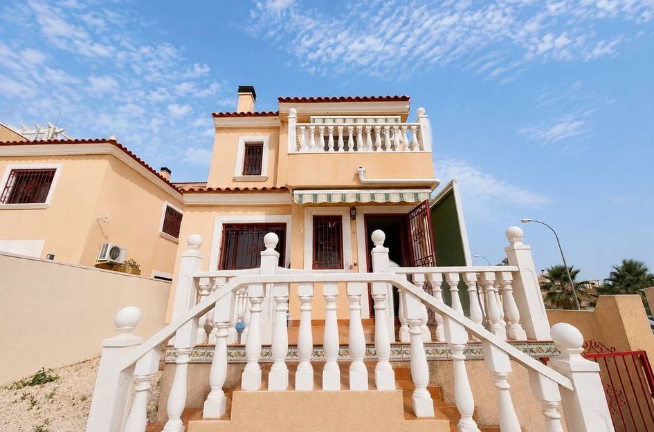 Villa in Res. Las Filipinas