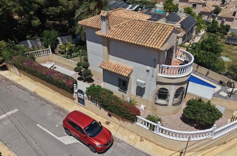 Villa in Res. Las Filipinas