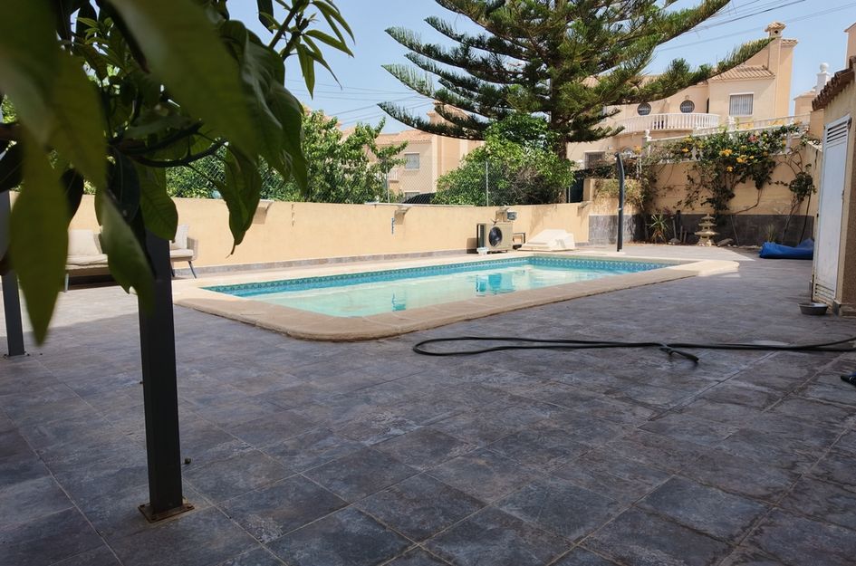 Villa in Res. Las Filipinas