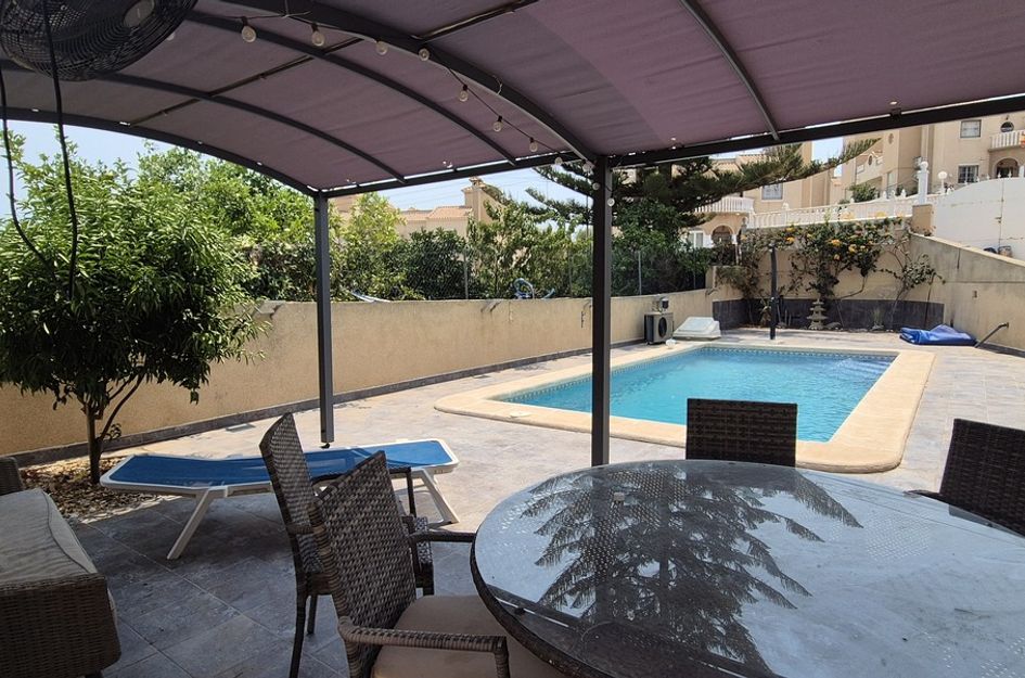 Villa in Res. Las Filipinas