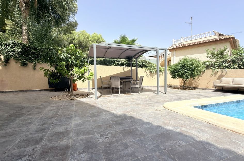 Villa in Res. Las Filipinas
