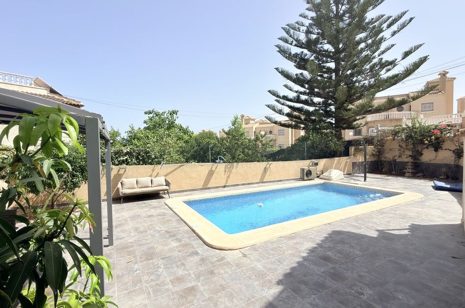 Villa in Res. Las Filipinas