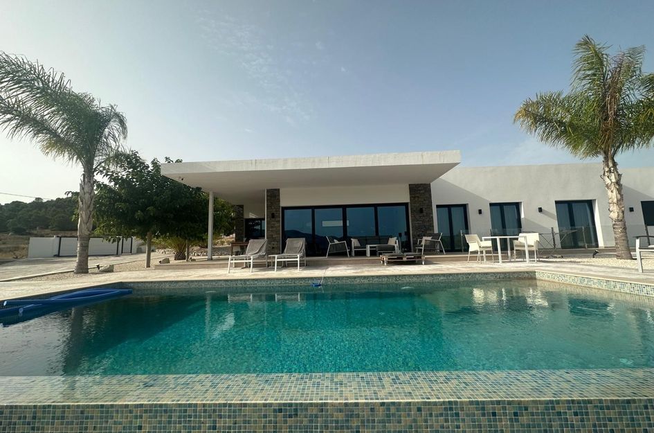 Villa in El Pinós