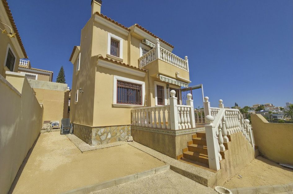 Villa in Res. Las Filipinas