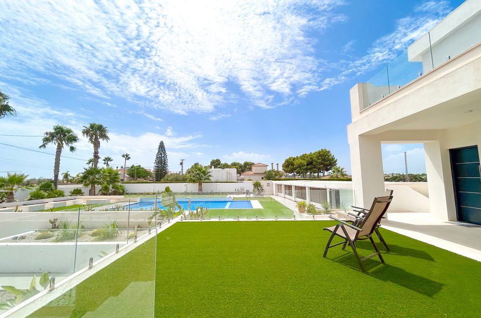 Villa in Los Montesinos