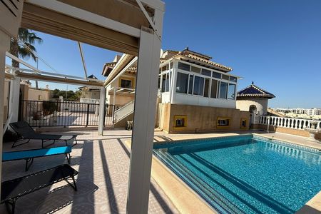 Villa in Dehesa de Campoamor