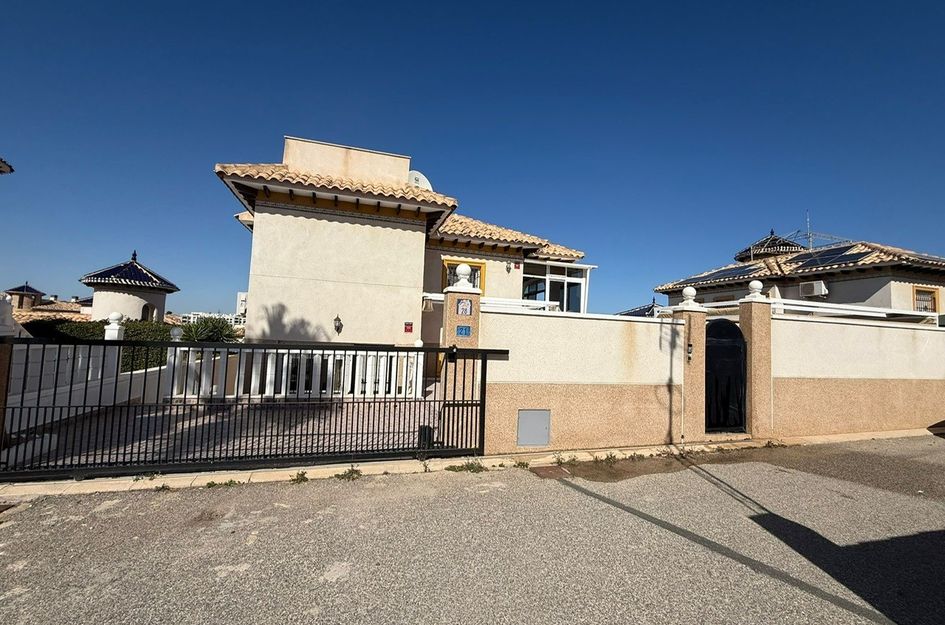 Villa in Dehesa de Campoamor