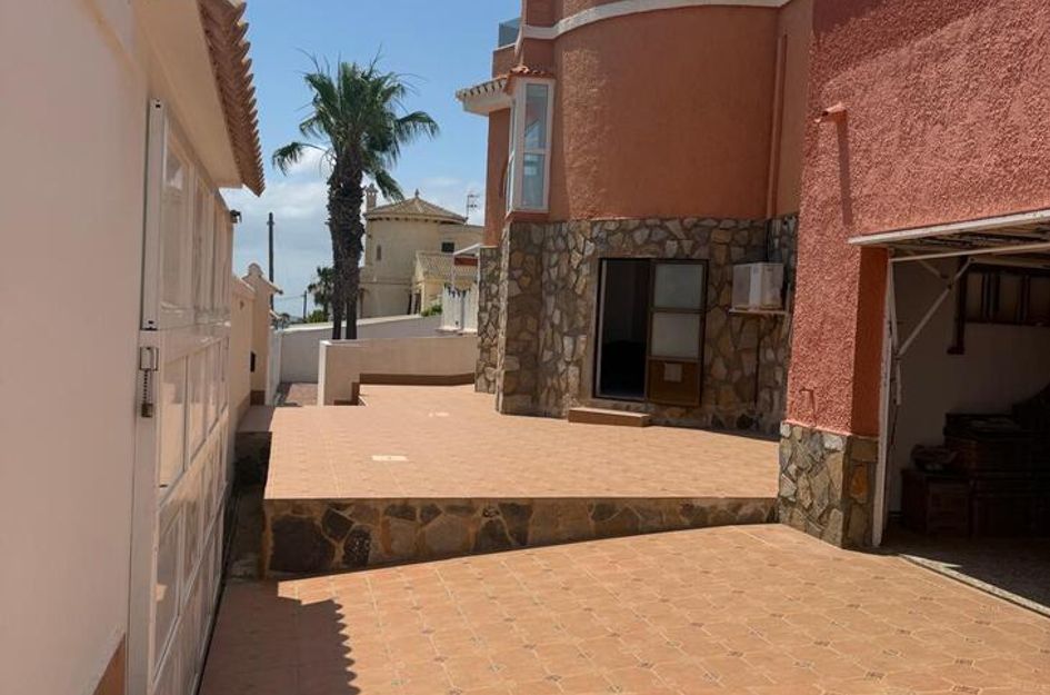 Villa in Montebello