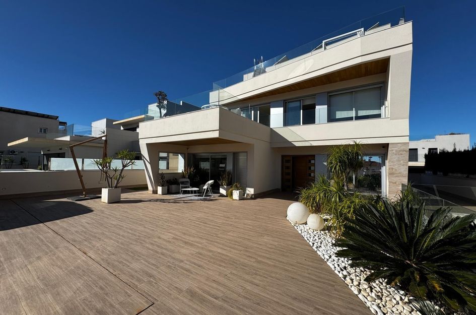 Villa in Dehesa de Campoamor