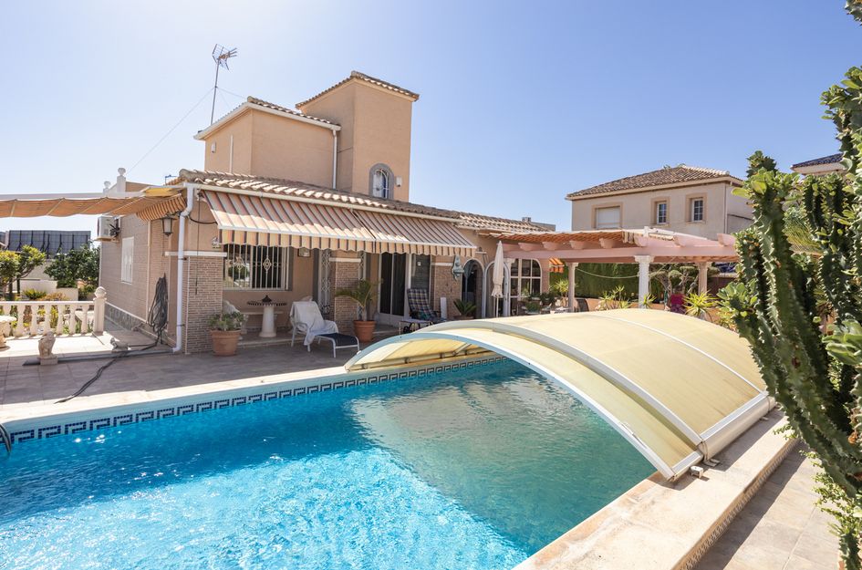 Villa in Dehesa de Campoamor