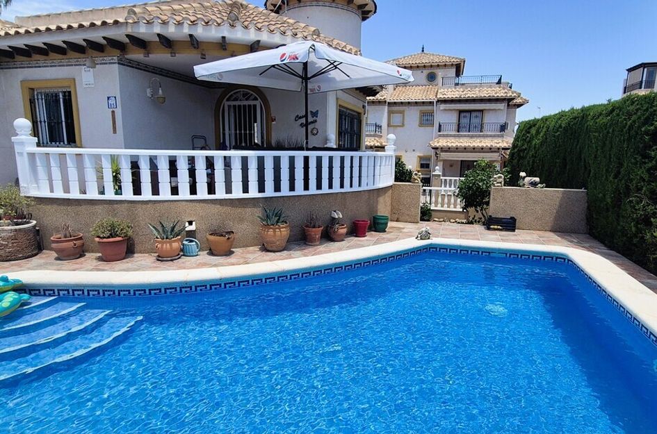 Villa in Los Almendros