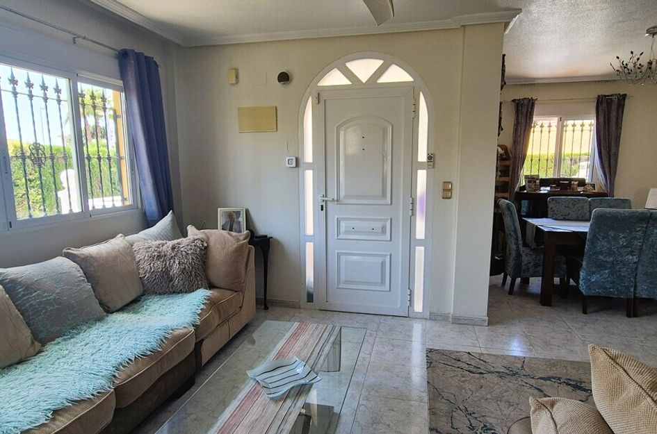 Villa in Los Almendros