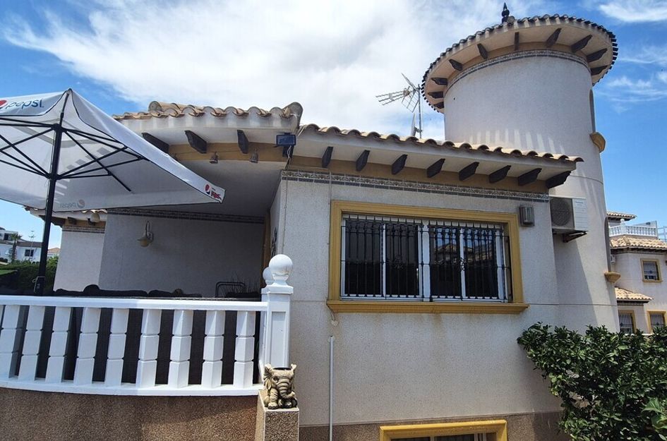 Villa in Los Almendros