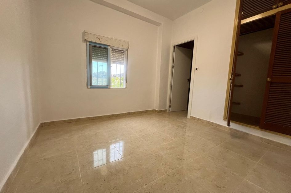 Villa in Algueña