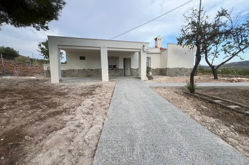 Villa in Algueña