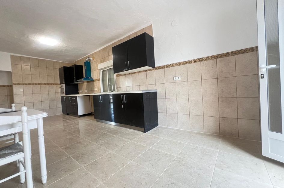 Villa in Algueña