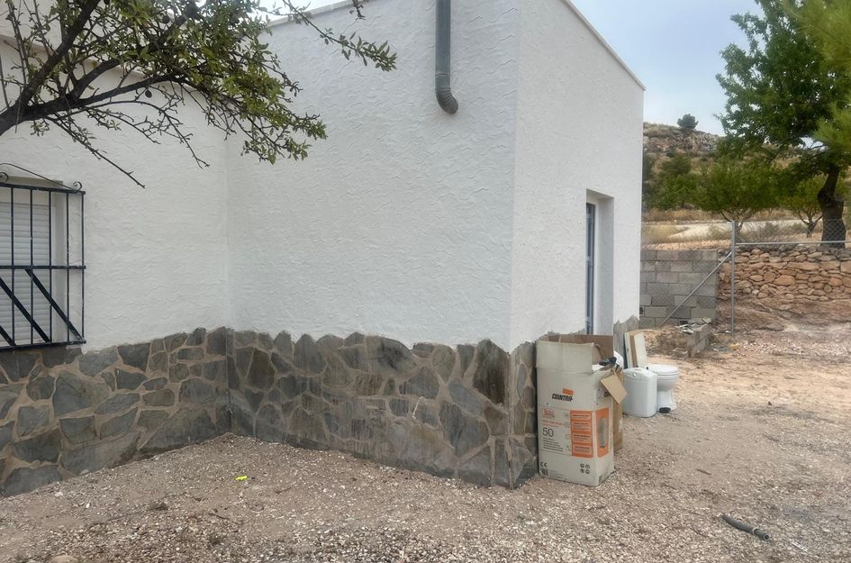 Villa in Algueña