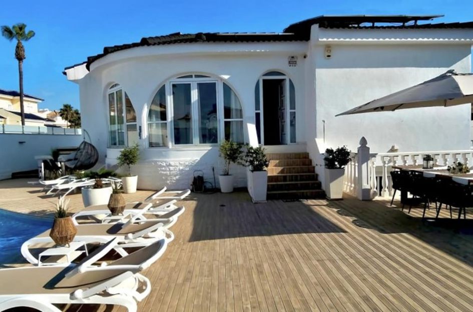 Villa in Montebello